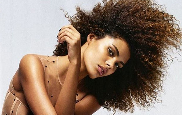 ПАПАРАЦИ У РИЈУ: 40 година млађа супруга познатог глумца блиста у трудноћи (ФОТО)