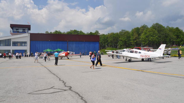 Због рудника селе аеродром
