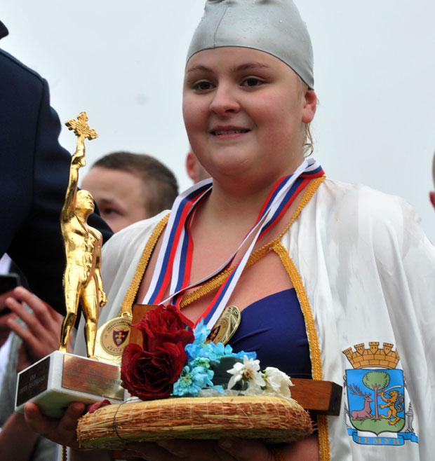 ПОБЕДИЛА РАК И СТИГЛА ПРВА У БОГОЈАВЉЕНСКОЈ ТРЦИ: Часни крст симбол је моје борбе за живот