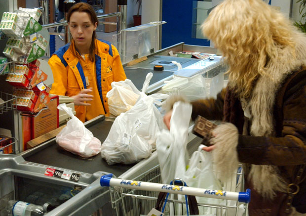 ЛЕКЦИЈЕ ИЗ ЕКОЛОГИЈЕ НА РАЧУН ГРАЂАНА: Кесе скупље, еко-фондови без динара