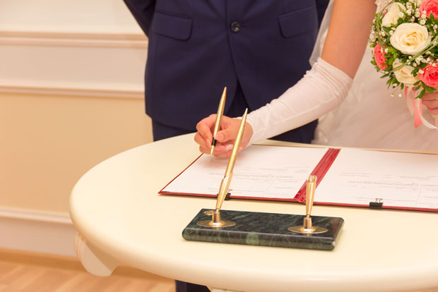 ПОСКУПЕЛЕ ЛОКАЛНЕ ТАКСЕ: Оволико сада кошта долазак матичара на венчање 