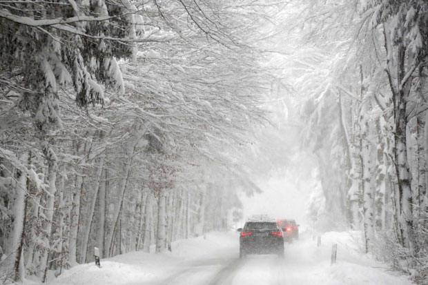 Снег блокирао саобраћај између Сарајева и Мостара


