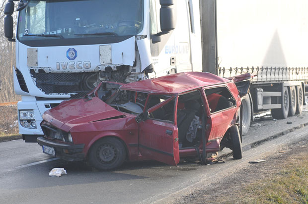 Погинуло двоје у удесима (ФОТО)