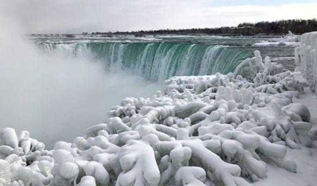 Заледили се Нијагарини водопади
