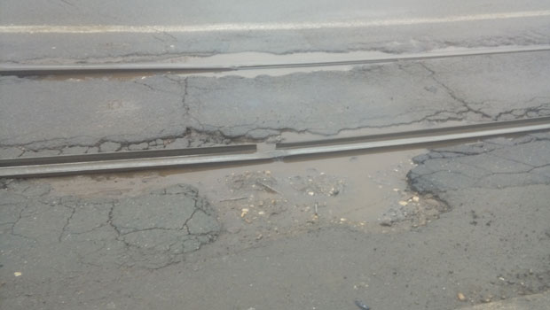 Недостају делови шина