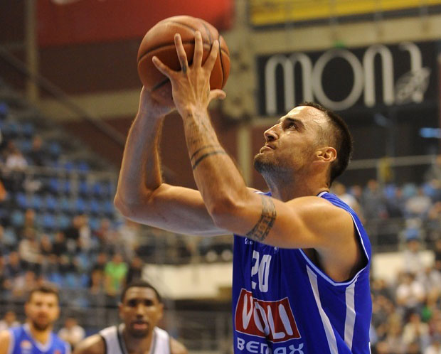 ТРЕЈД ХЈУСТОНА И ЧИКАГА: За Драгићевића новац, Ентони и Диблер