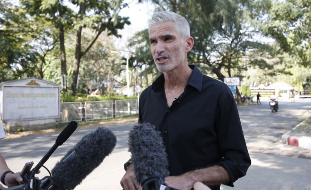 ИЗГУБИО НАДУ: Притворени фудбалер из Бахреина добио подршку Крега Фостера