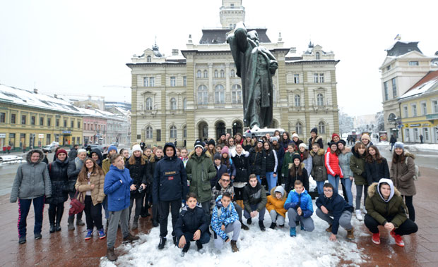 ЂАЦИМА СРЦА ПУНА УСПОМЕНА: Из Новог Сада на Косово и Метохију с лепим утисцима