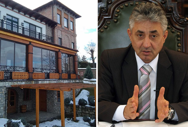 Симоновић пао на ручку у кафани!