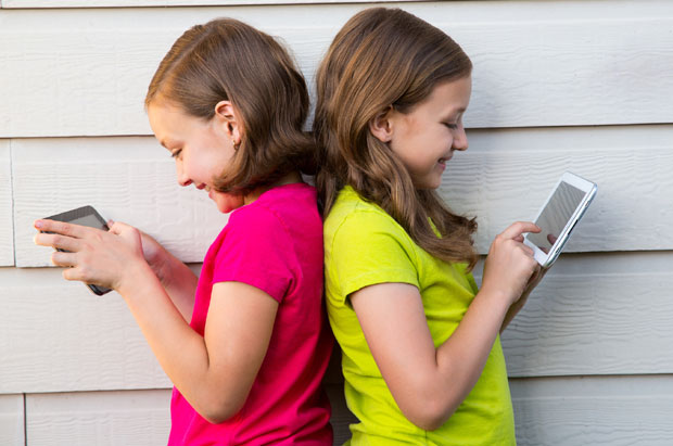 Друштвене мреже на младе делују исто као дрога