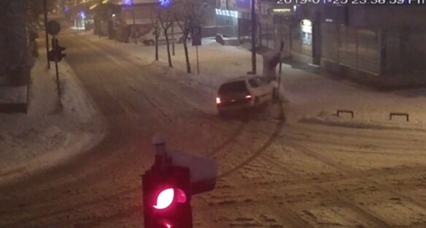 НЕЋЕТЕ ВЕРОВАТИ: Бахати возач из Зајечара је жена која је прошле недеље опљачкала мењачницу