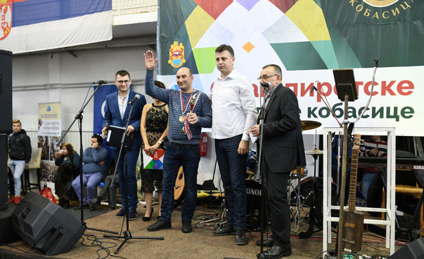 НАЈБОЉА ПЕГЛАНА КОБАСИЦА: Тајна у ветру и још понечему (ВИДЕО)