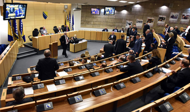 ФЕДЕРАЦИЈА БиХ: Пензије чекају Дом народа!
