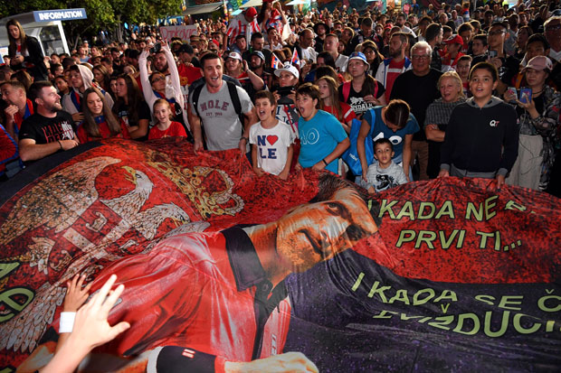 ЂОКОВИЋ НАСТАВИО ТРАДИЦИЈУ СА СРБИМА У АУСТРАЛИЈИ: Коло усред Мелбурн парка (ВИДЕО)