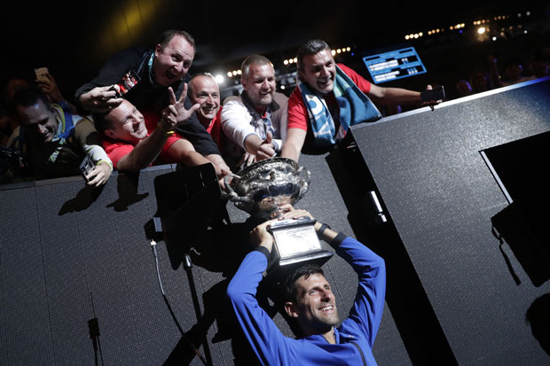 НОВАЧЕ, КРАЉУ МЕЛБУРНА: Тениски свет о доминацији Ђоковића у финалу против Рафе