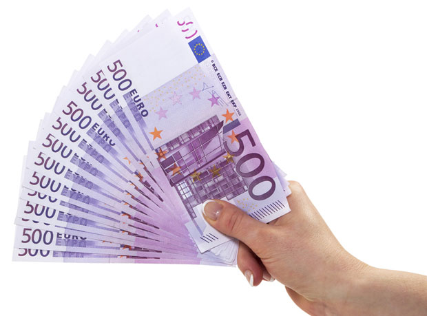 НОВЧАНИЦА ОД 500 ЕВРА ОТИШЛА У ИСТОРИЈУ: Престало штампање апоена од 500 евра у 17 чланица еврозоне