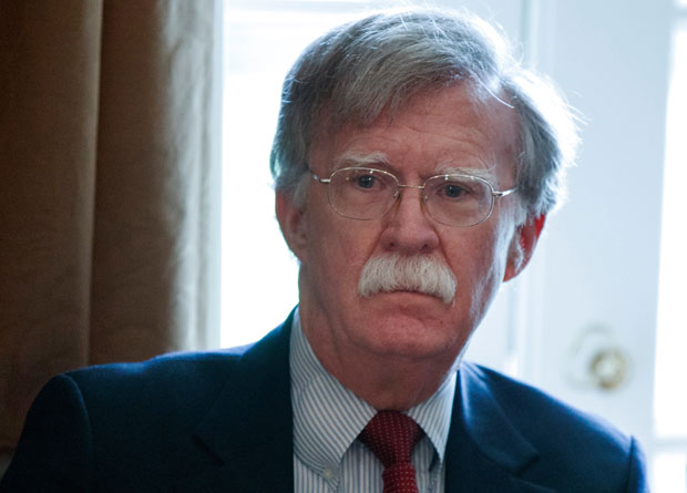 БОЛТОН УПОЗОРАВА МАДУРА: У случају насиља следи значајан одговор 