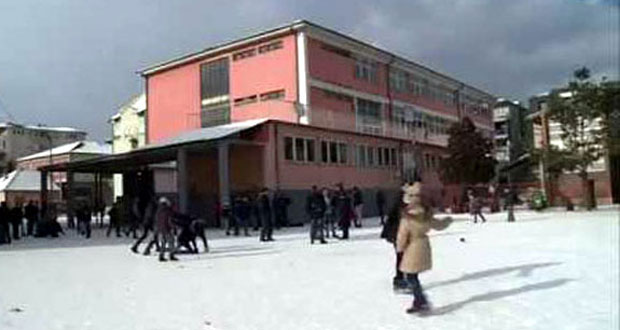 ТУТИНЦИ СЛОЖНИ НАКОН ХАПШЕЊА НАСТАВНИКА: Нека истрага покаже истину