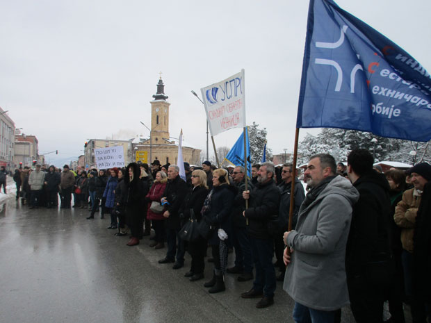 ПРЕВОЗ ИЛИ ПОЛИТИКА: Не стишава се бура око просветара у Горњем Милановцу