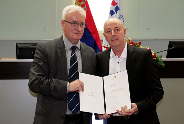 И праве и пуштају филмове