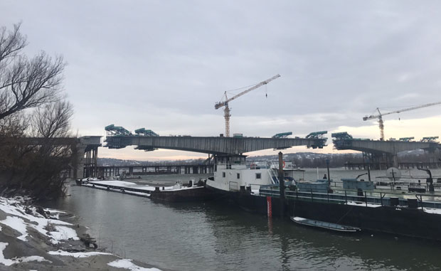 Још 10 метара и готов мост!