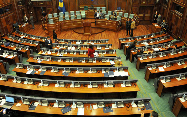 ТУРБУЛЕНЦИЈЕ У ПРИШТИНИ: Влада пада пре такса?