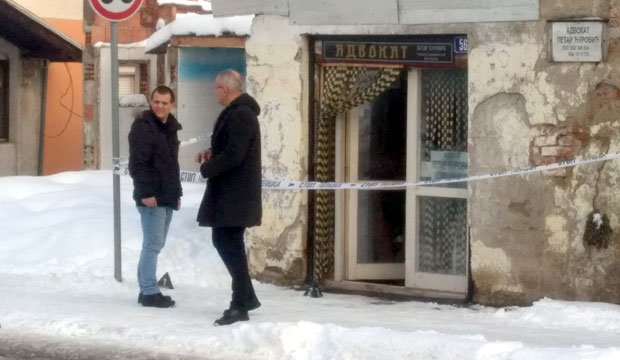 РАЊАВАЊЕ У ЧАЧКУ: Тужио банку због смрада па пуцао у свог заступника