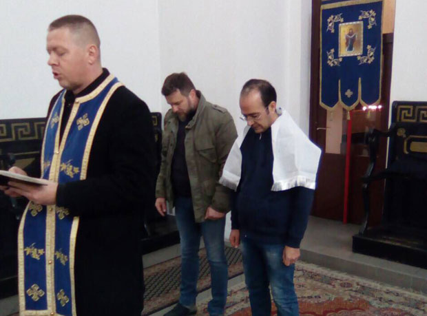 MУХАМЕД ЈЕ САДА MИХАИЛО: Мигрант из Ирана се крстио у жељи да остане у Србији