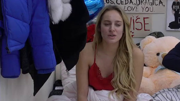 ПОСЛЕ СВАЂЕ СА МАРКОМ: Луна јутро дочекала у кревету овог цимера