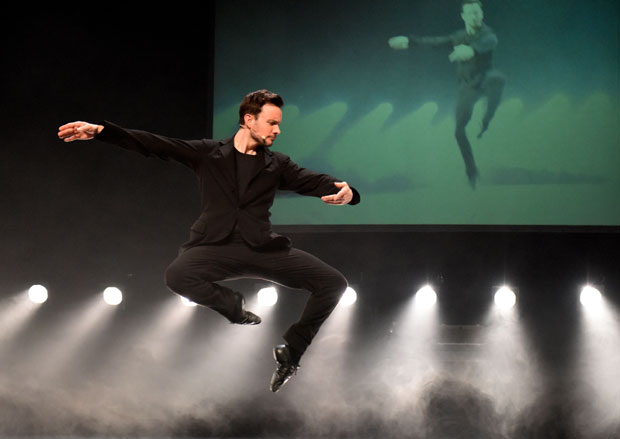 ОД БЛАГОСЛОВА ДО ПРОКЛЕТСТВА: Ерик Готије у представи Поклон