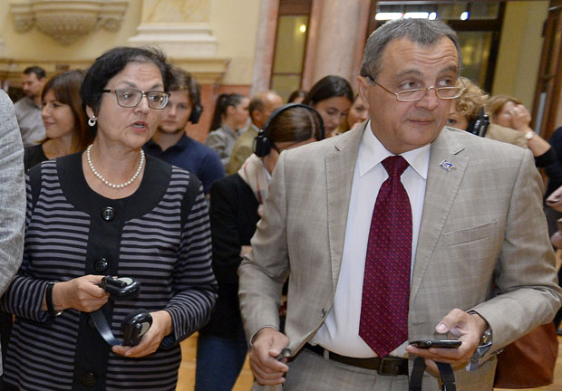 Подељени и око бојкота