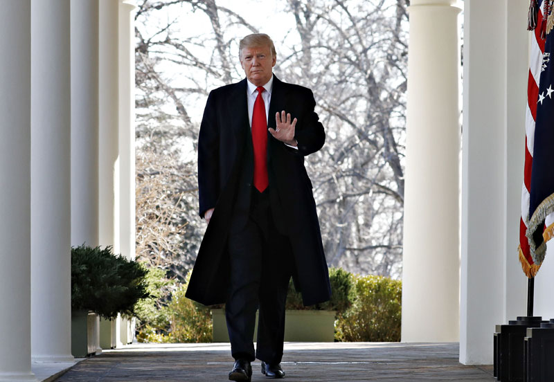 Трамп тера обавештајце назад у школу