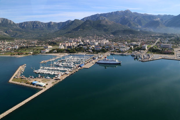 Арапи долазе у Луку Бар