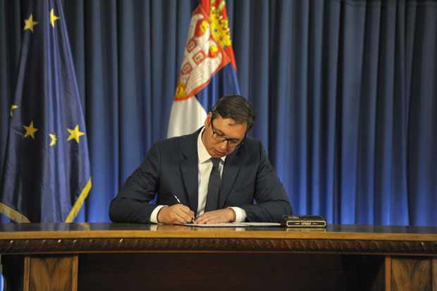 ВУЧИЋ ПИСАО ТРАМПУ: Подршка за проналажење решења за КиМ, позив да посети Србију