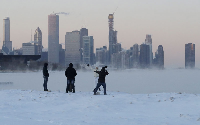 ЦРНИ БИЛАНС У САД: Ледени талас однео 12 жртава