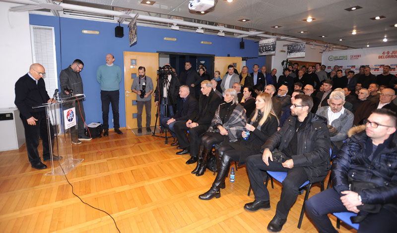 ДОБАР ЧОВЕК И ВЕЛИКИ ТРЕНЕР: Кошаркашка Србија опростила се од Бошка Ђокића