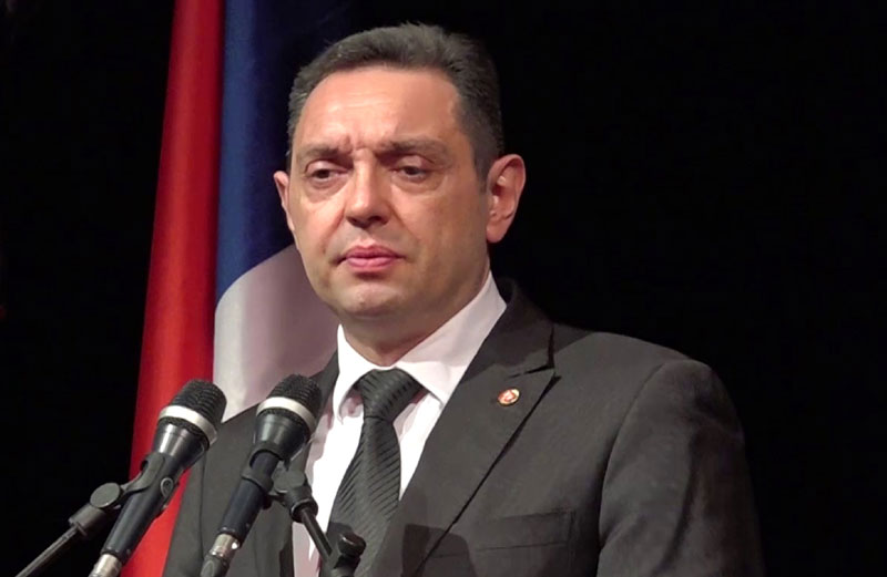 ШПИЈУНКА: Имењак на сету