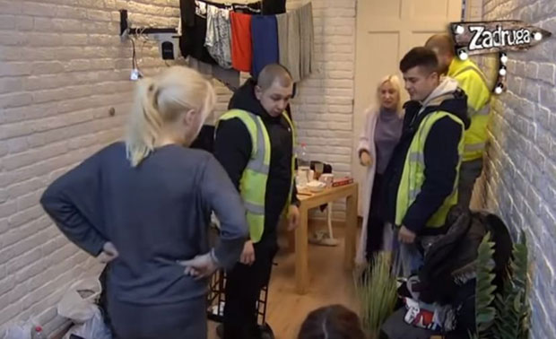 ЗЛАТА НАПАЛА СНЕЖАНУ: Хаос у ријалитију, интервенисало обезбеђење (ВИДЕО)