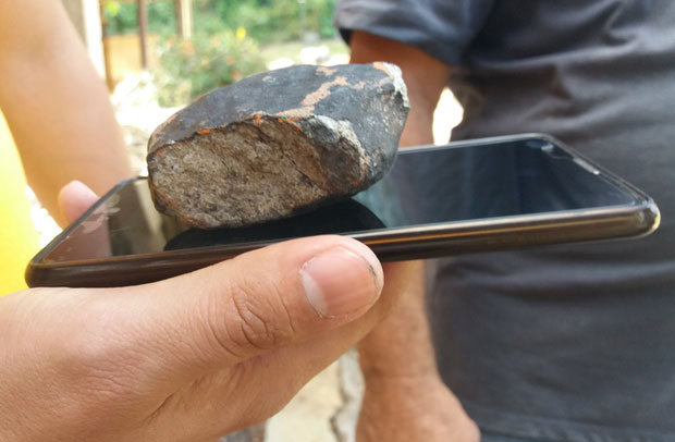 Метеор експлодирао изнад Кубе, ужарено камење падало по кућама (ВИДЕО)