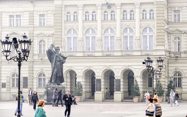 СТАМБЕНО ЗБРИЊАВАЊЕ ИЗБЕГЛИЦА: Три куће на конкурсу