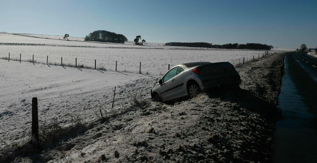  Британија: Застоји у саобраћају, и писта била затворена