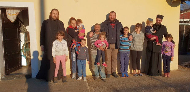 Десеторо Спасића у топлини свог дома