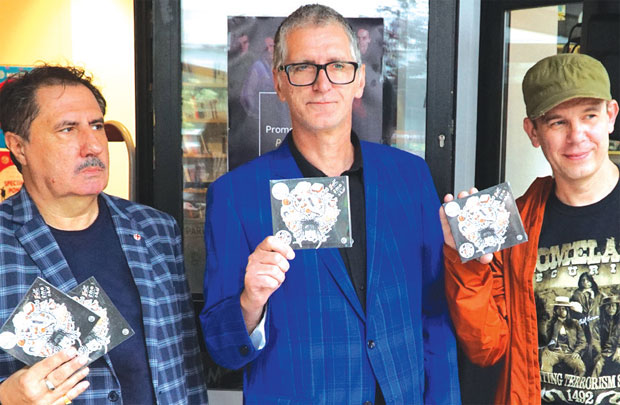 Оргазам опет лети и сања