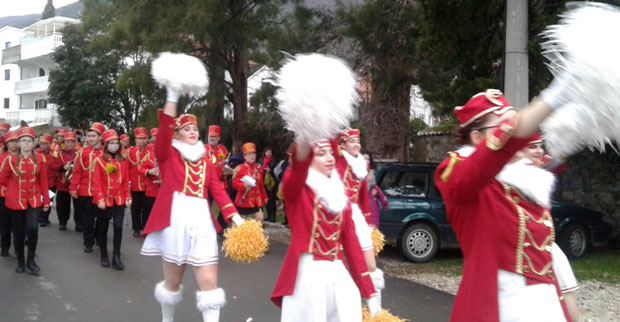 Киша устукнула и фештом почео 50. Празник мимозе (ФОТО)