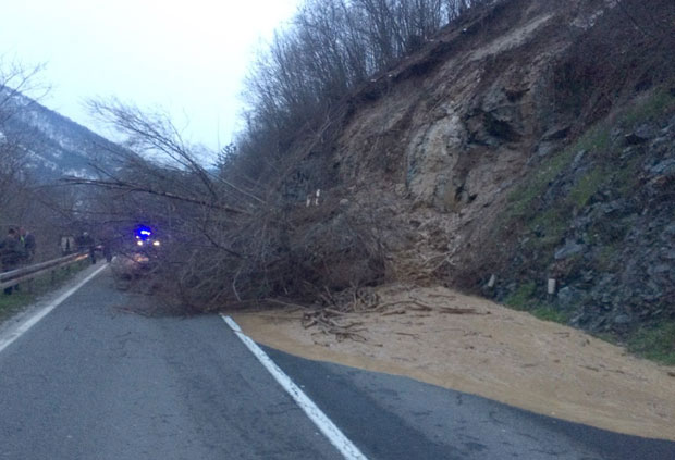Одрон код Слијепац моста,угрожен саобраћај