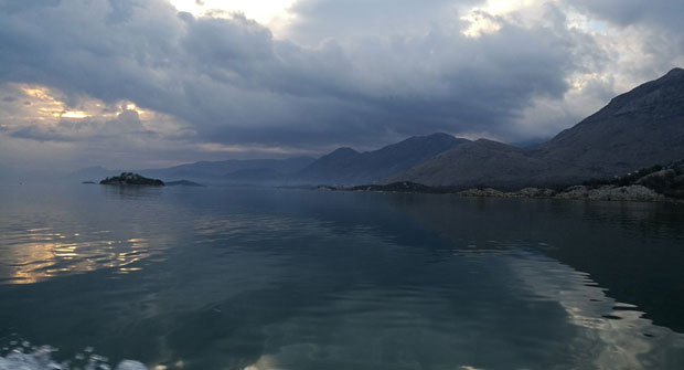 НЕОФИТУ ОДРЕЂЕНО ЗАДРЖАВАЊЕ: Тужилитељки приведен монах осумњичен за трагедију на Скадарском језеру