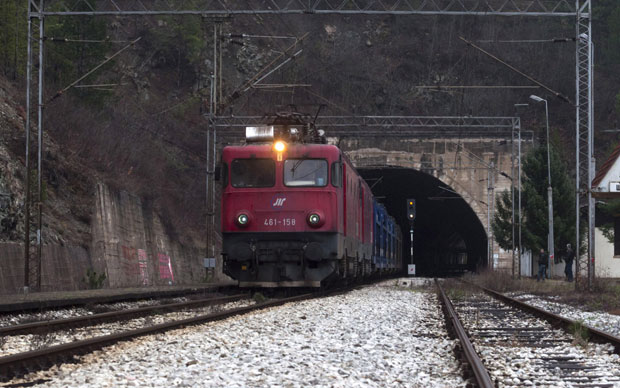 Каменован воз на прузи Бар – Београд
