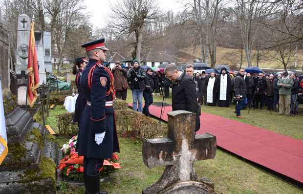ЦЕРЕМОНИЈА У БРАНКОВИНИ: Обележено 215 година васкрса српске државе (ФОТО)