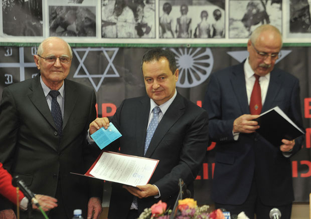 РЕВИЗИЈА НЕЋЕ ПРОЋИ: Меморандум против негирања Холокауста