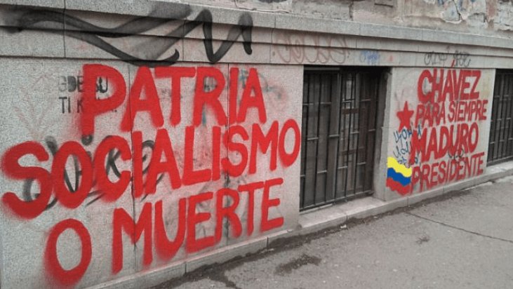 Графити Чавес заувек, Мадуро председник у Новом Саду
